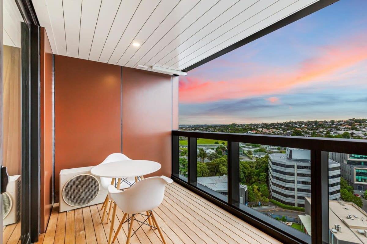 Stunning Ellerslie + Private Balcony * Auckland