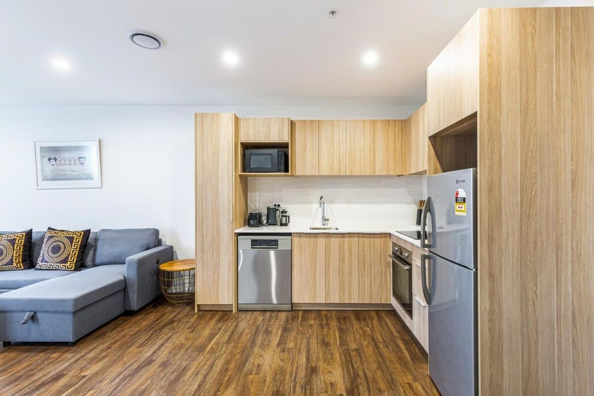 Apartment Stunning Ellerslie + Private Balcony