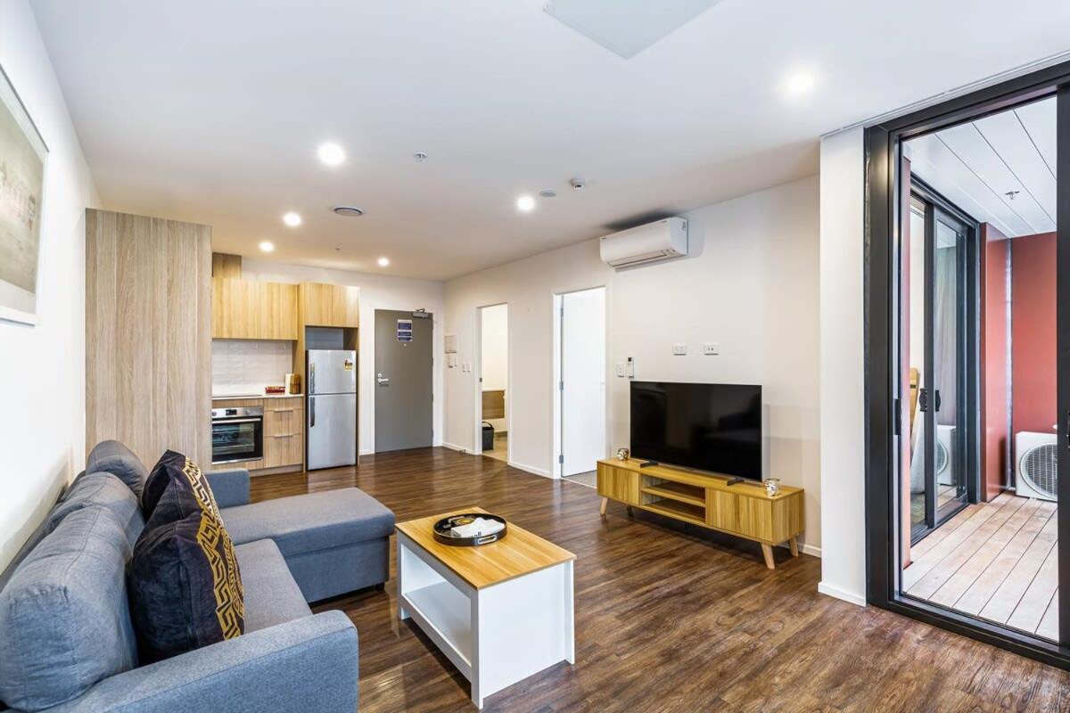 Stunning Ellerslie + Private Balcony Apartment Auckland