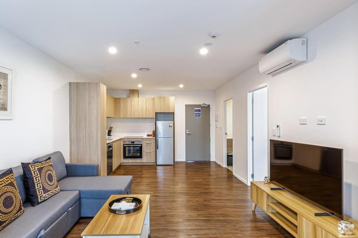 Stunning Ellerslie + Private Balcony *
