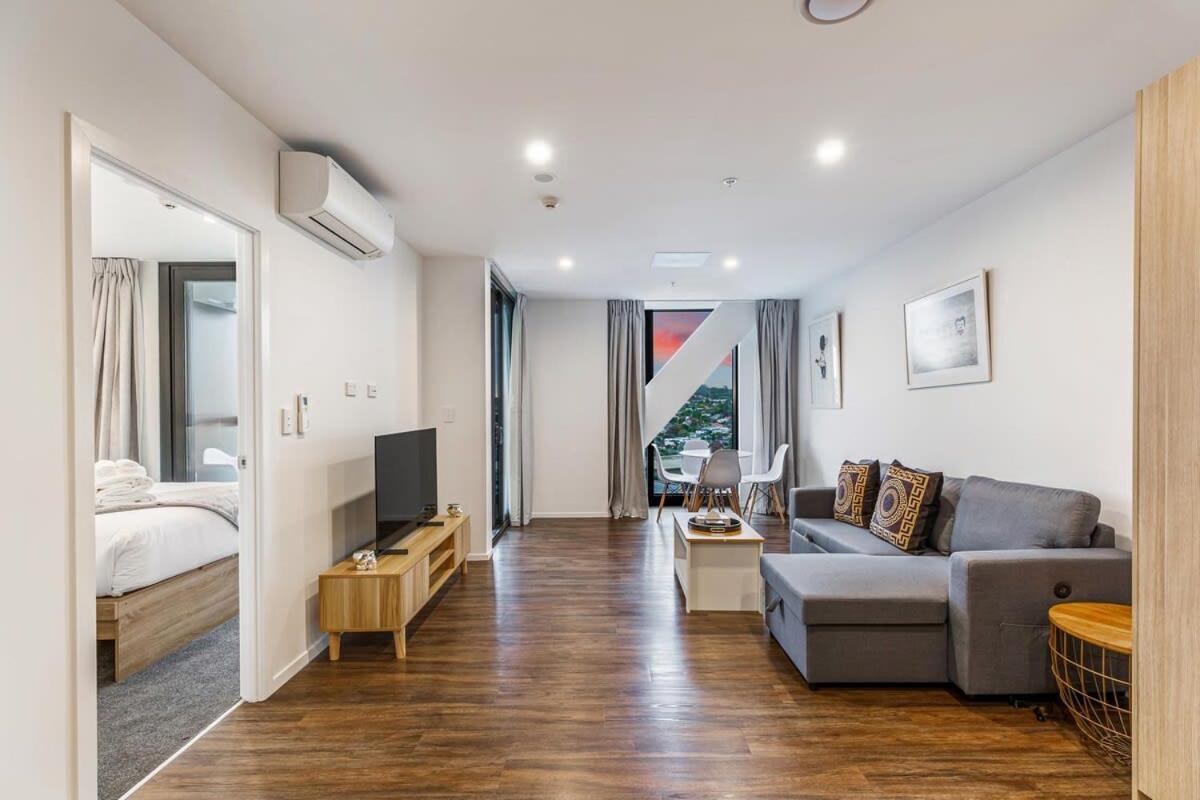 Apartment Stunning Ellerslie + Private Balcony