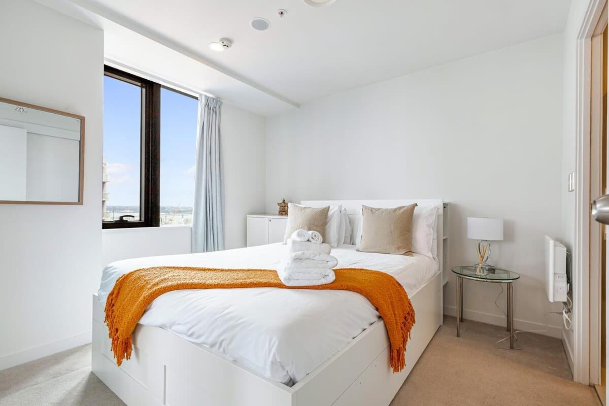 Apartment Vibrant Minimalism - City Views *