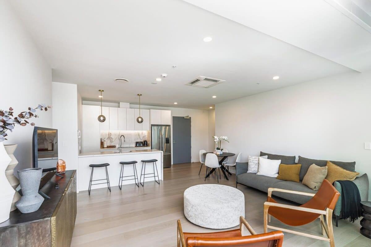 Apartment Urban Escape: Prime Location