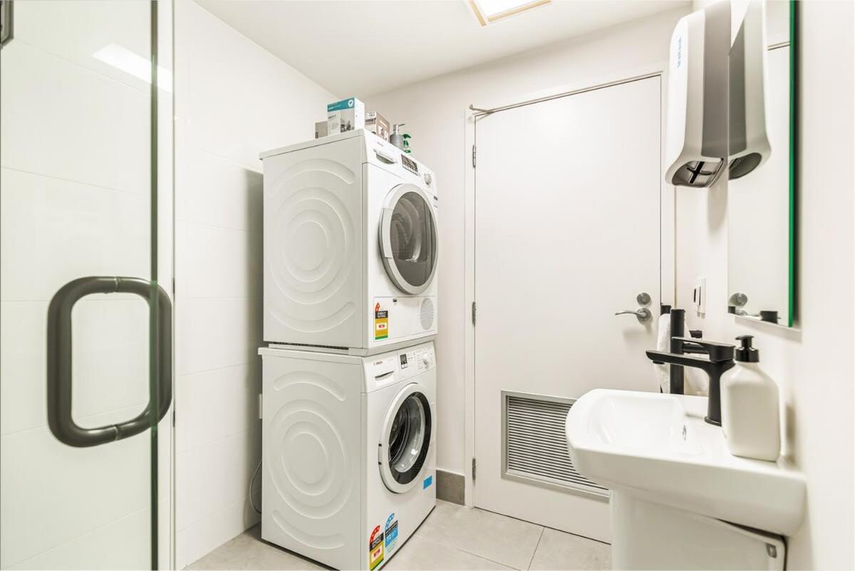 Modern + Prime Location * Auckland