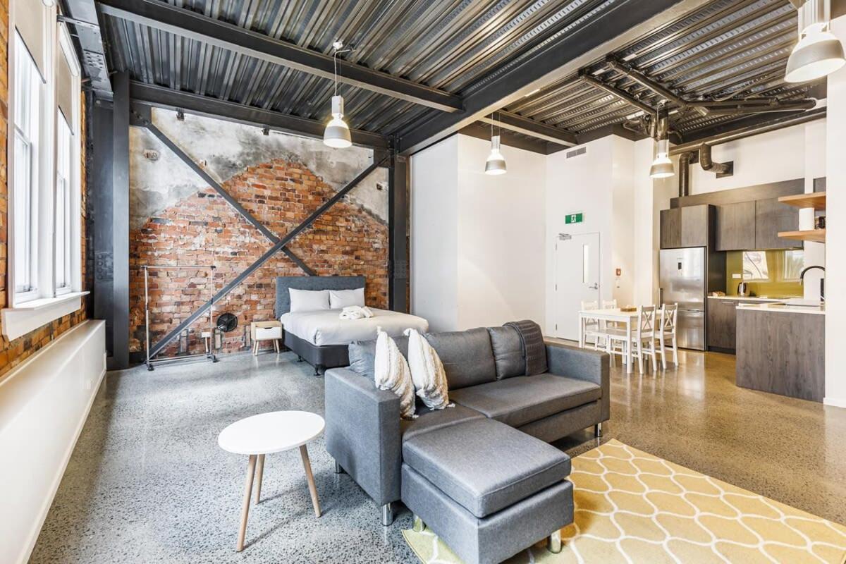 Modern + Prime Location Apartment *