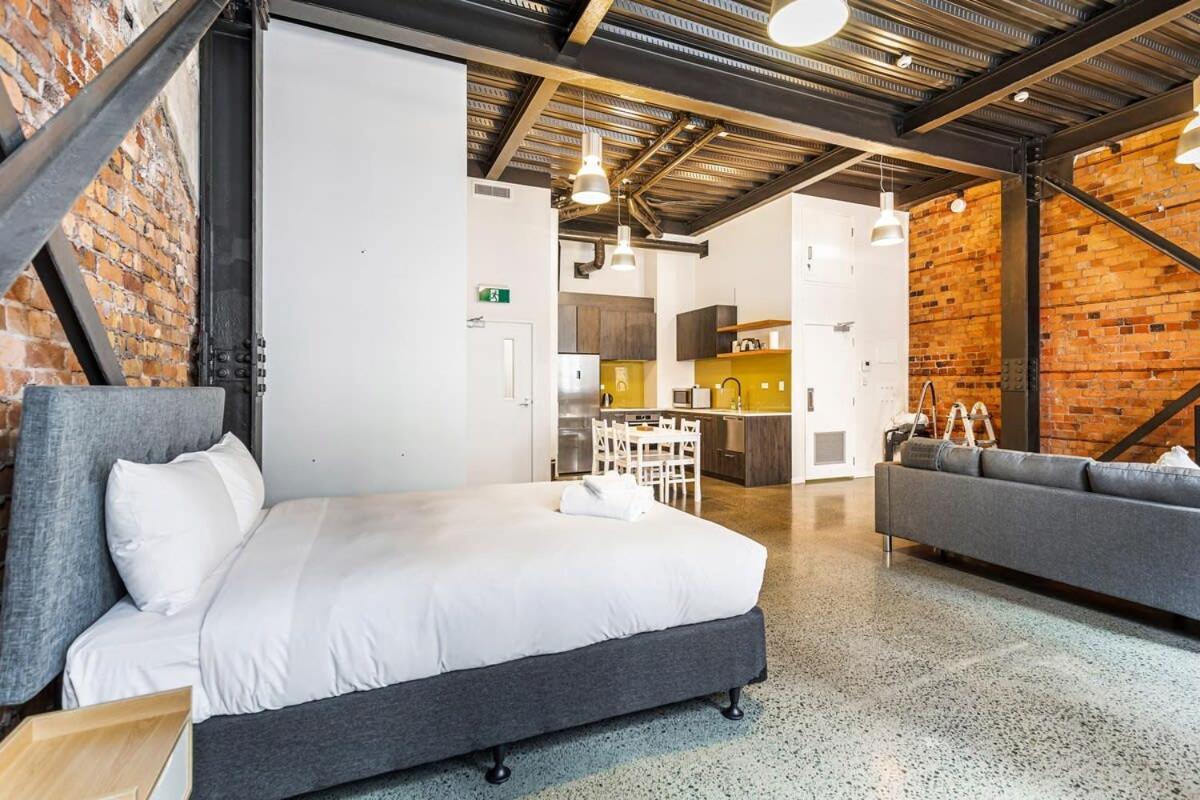 Modern + Prime Location Apartment *