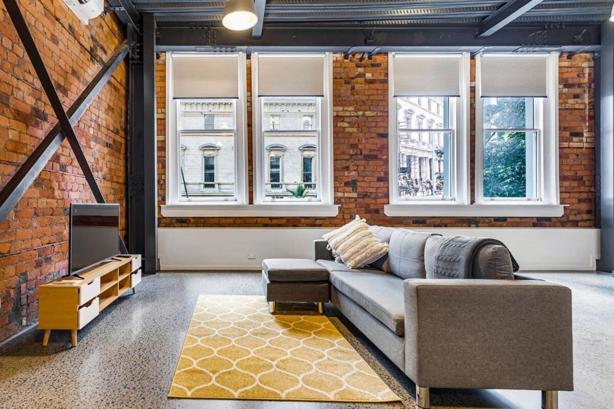 Modern + Prime Location *