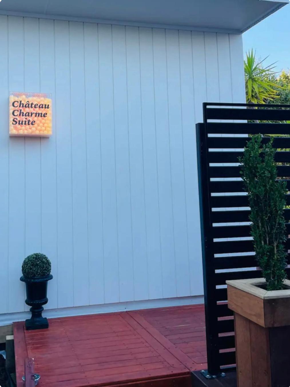 Delightful Little House & Chateau Charme Guest house