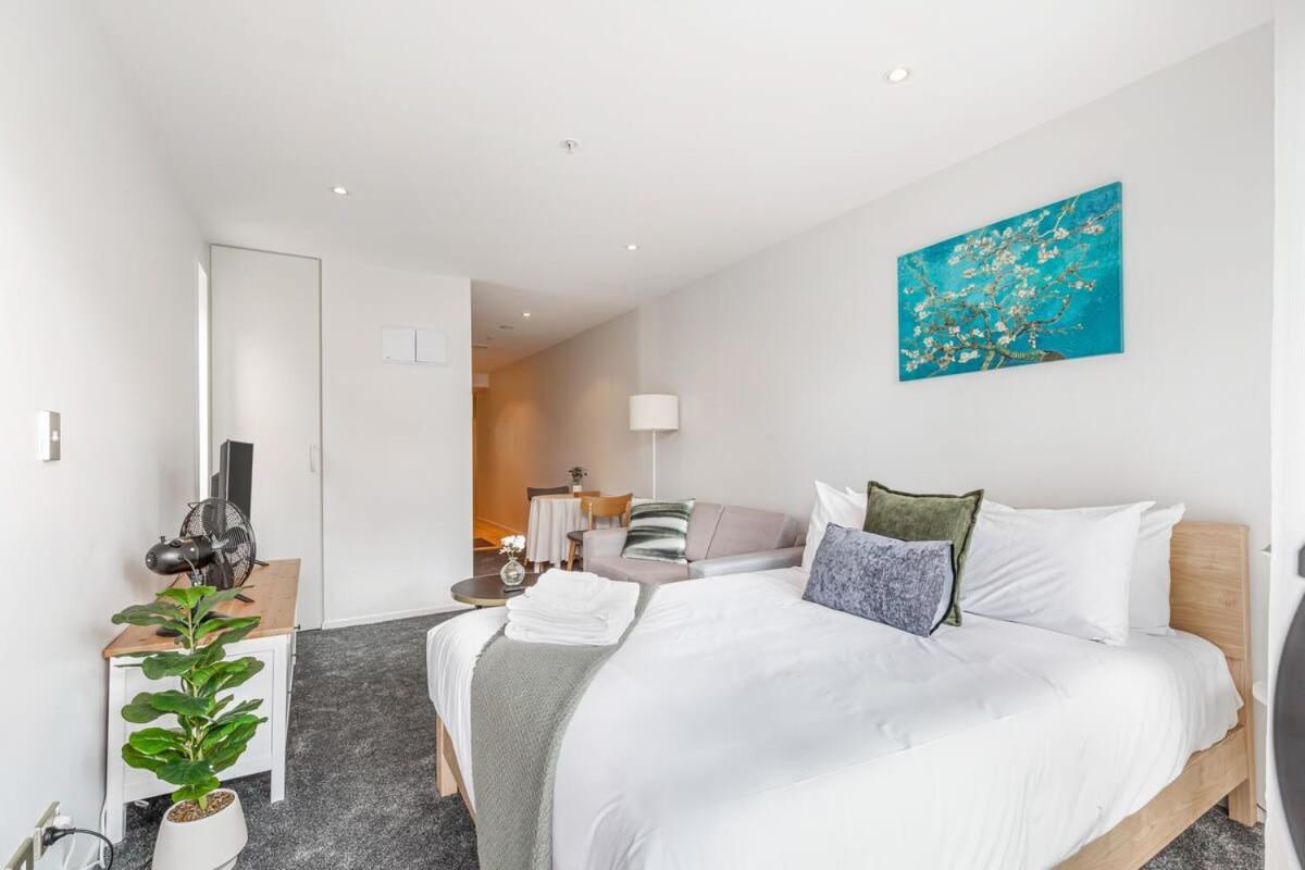 + Private Balcony * Auckland