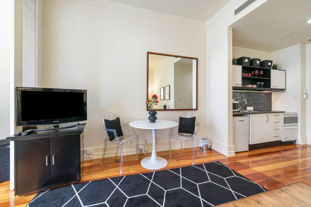 Kiwiana - Newly Refurbished - Rooftop Pool Apartment
