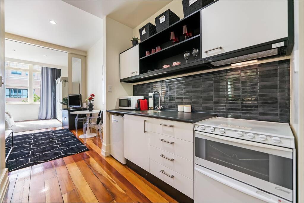 Kiwiana - Newly Refurbished - Rooftop Pool Apartment *