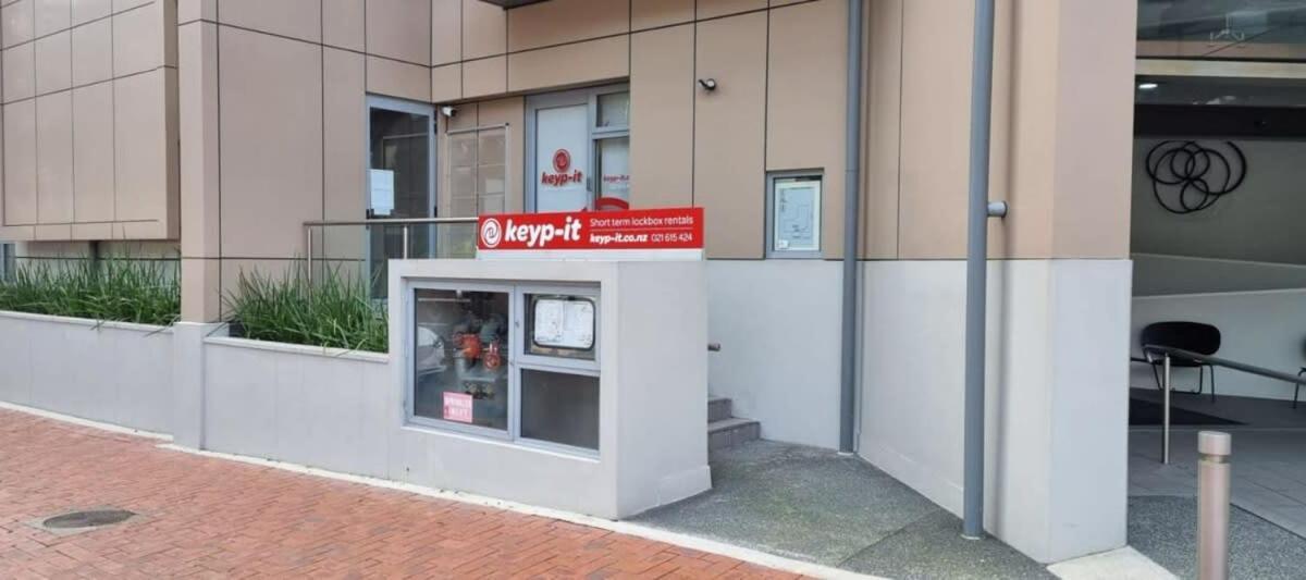 Stunning Three Bedroom Near Sky Tower Apartment Auckland
