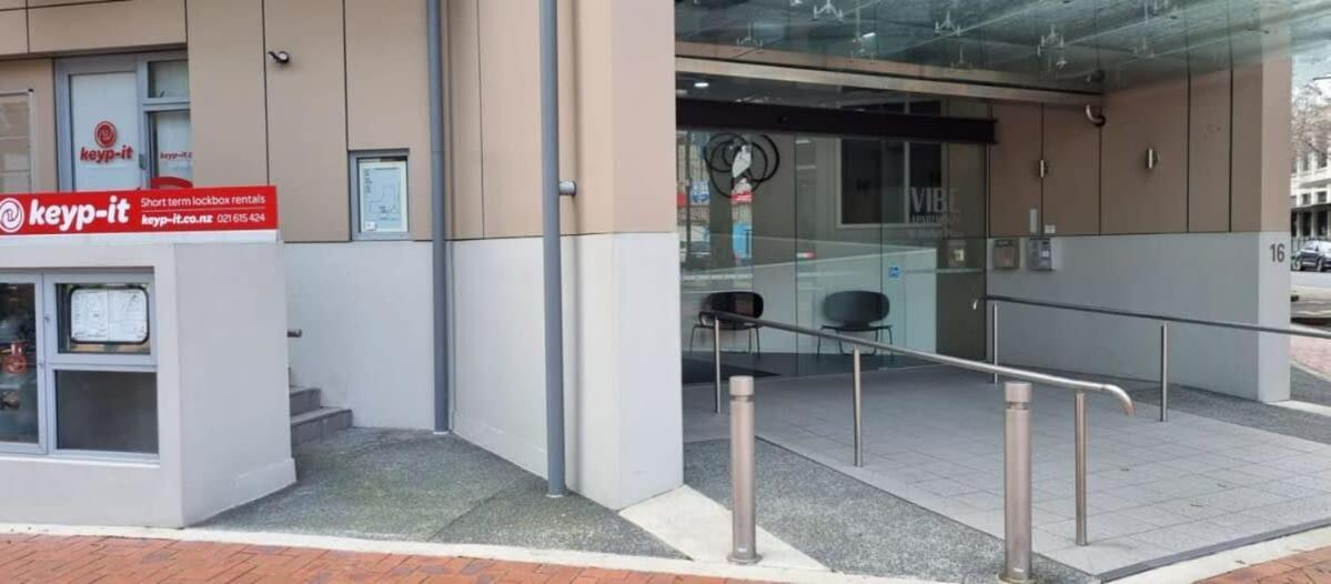 Stunning Three Bedroom Near Sky Tower Apartment