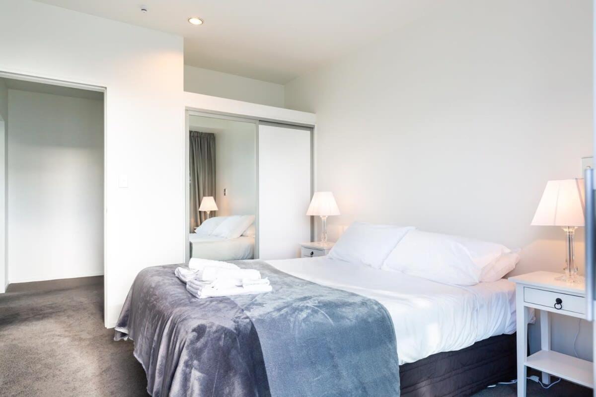 Stunning Three Bedroom Near Sky Tower Apartment Auckland