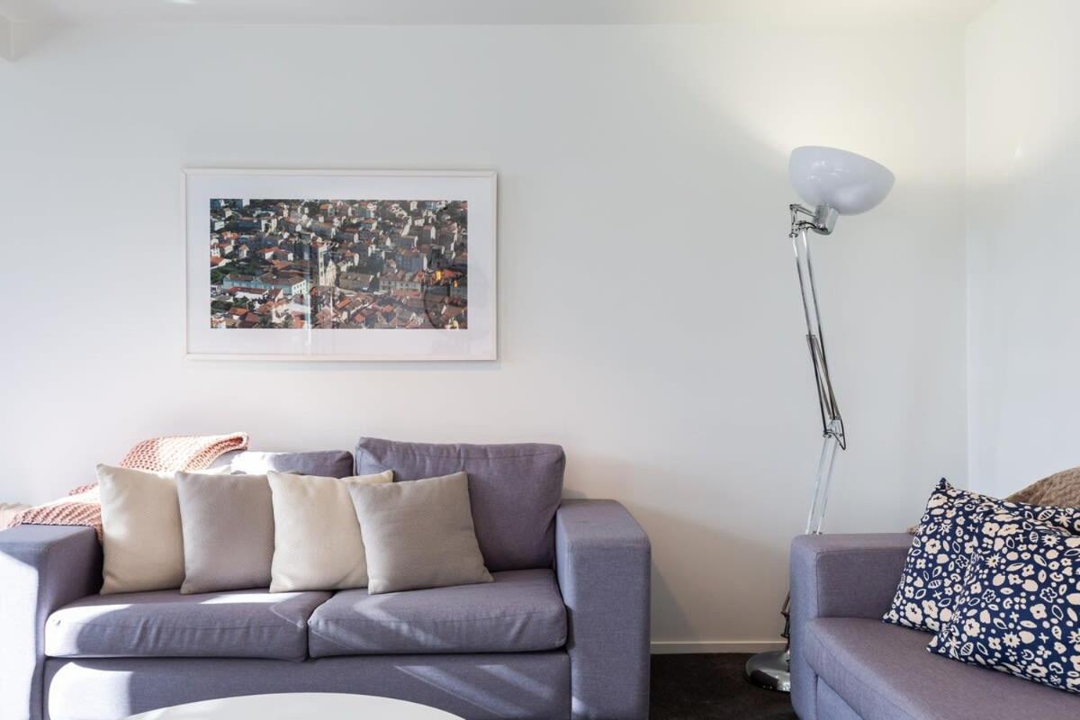 Stunning Three Bedroom Near Sky Tower Apartment Auckland