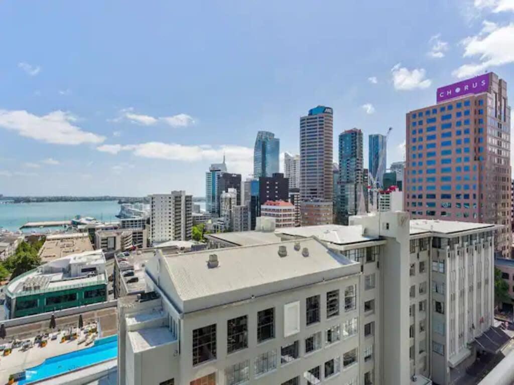 Apartment Stunning View With Balcony - Gym, Pool And Free Parking! Auckland