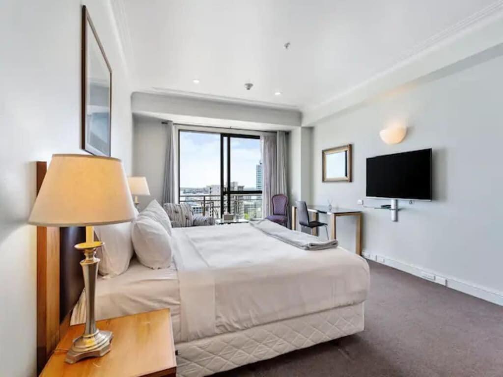 Apartment Stunning View With Balcony - Gym, Pool And Free Parking! Auckland