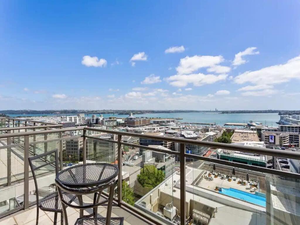 Stunning View With Balcony - Gym, Pool And Free Parking! Apartment Auckland