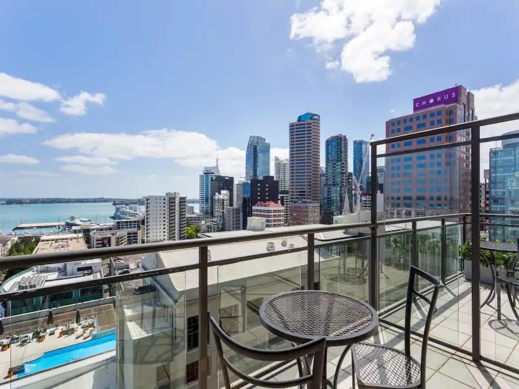Stunning View With Balcony - Gym, Pool And Free Parking! Auckland