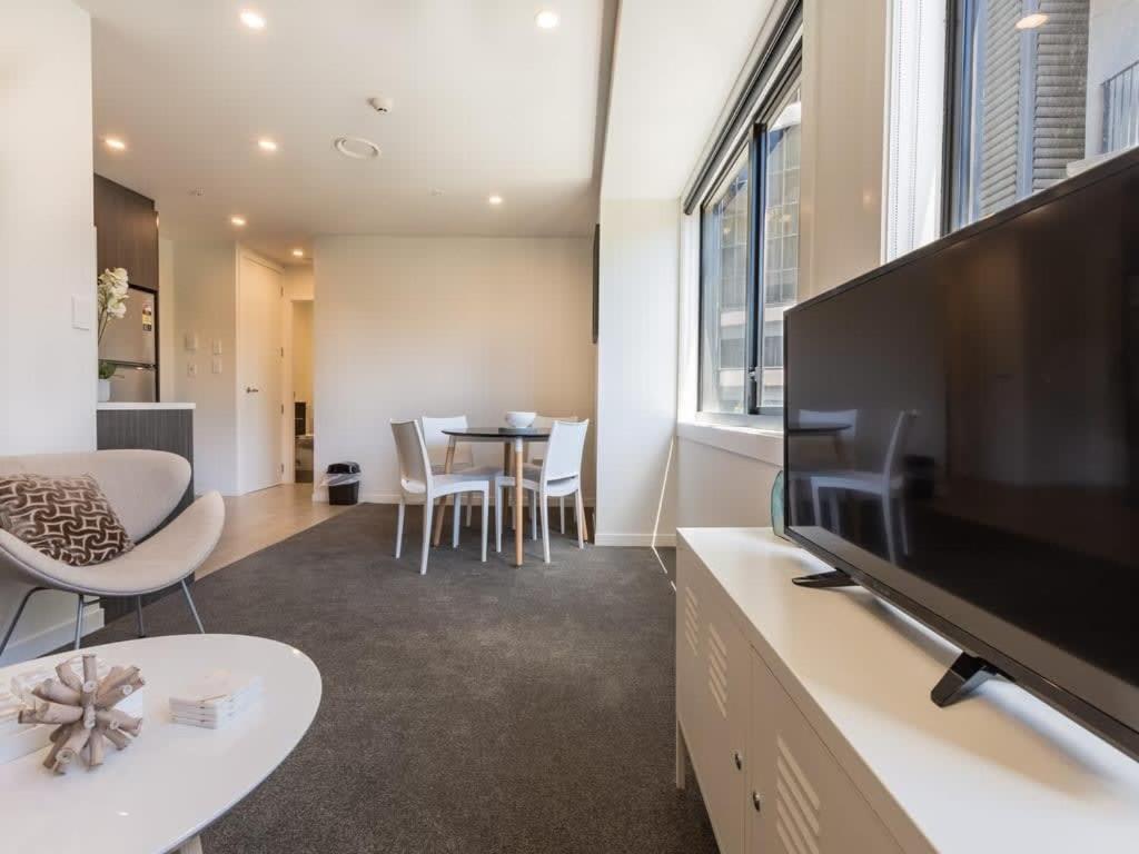 Beautiful Two Bedroom Next To Myers Park