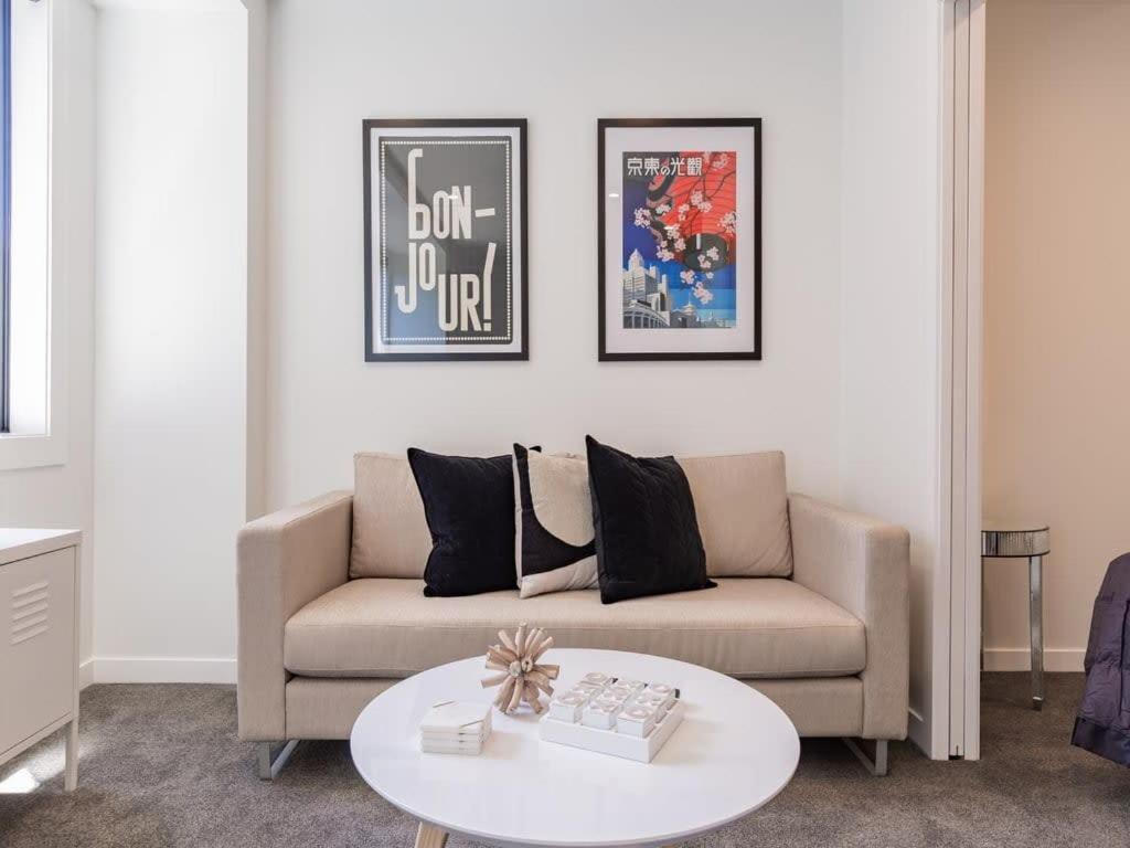 Beautiful Two Bedroom Next To Myers Park Apartment *