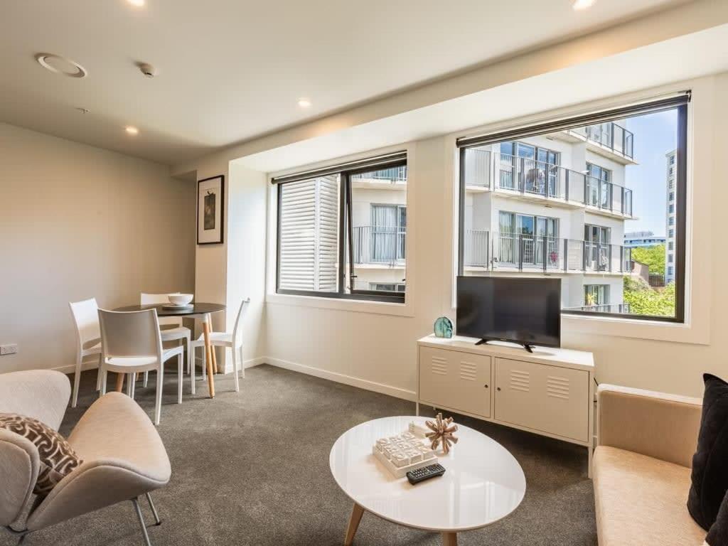 Beautiful Two Bedroom Next To Myers Park Apartment Auckland