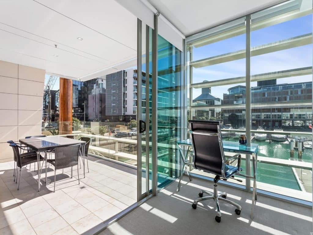 Gorgeous 2 Bedroom - Wynyard Quarter! Free Parking * Auckland