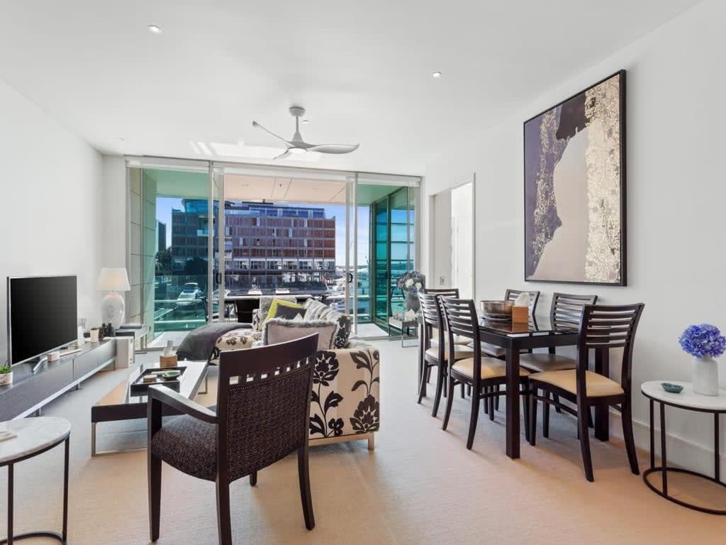 Gorgeous 2 Bedroom - Wynyard Quarter! Free Parking * Auckland