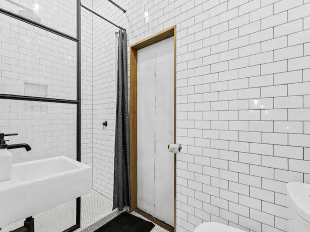 Unique Industrial-style In Apartment Auckland