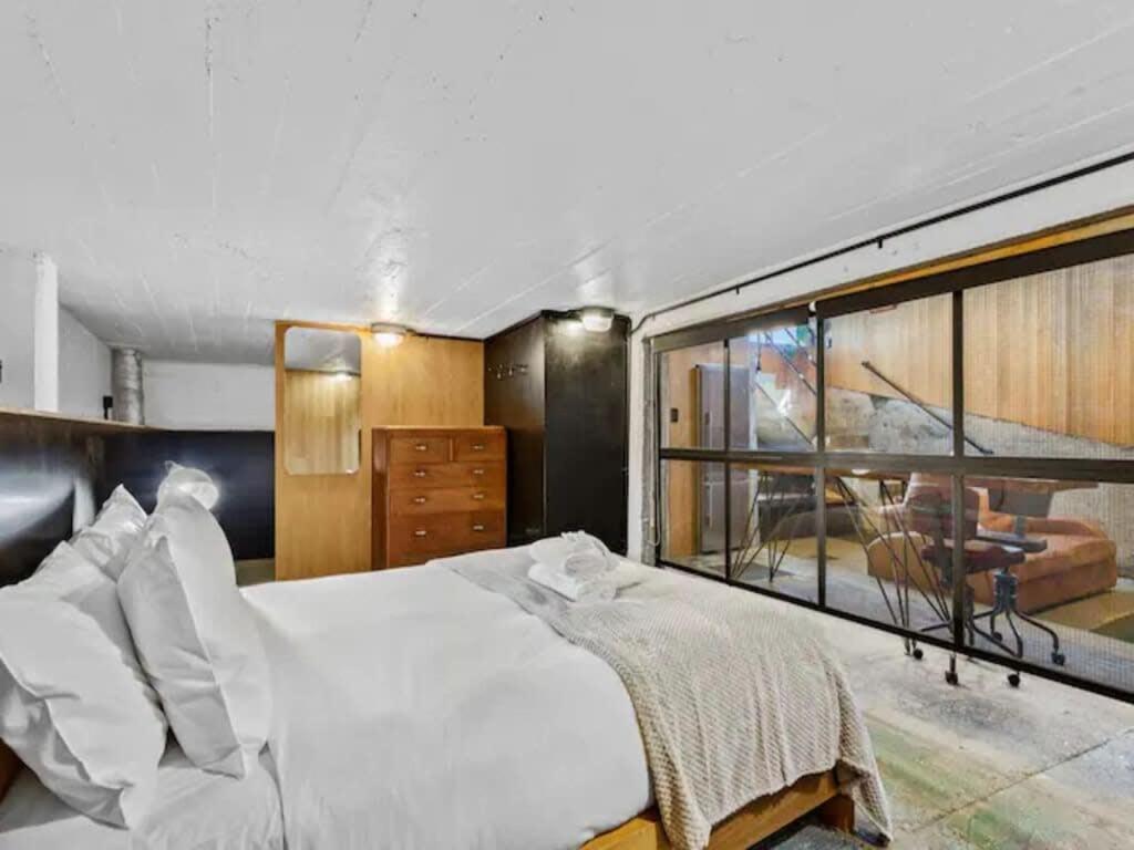 Unique Industrial-style In Apartment Auckland