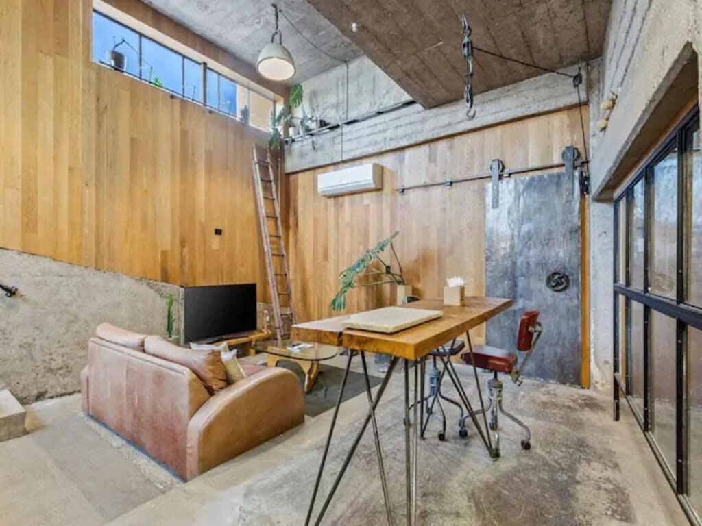 Apartment Unique Industrial-style In *