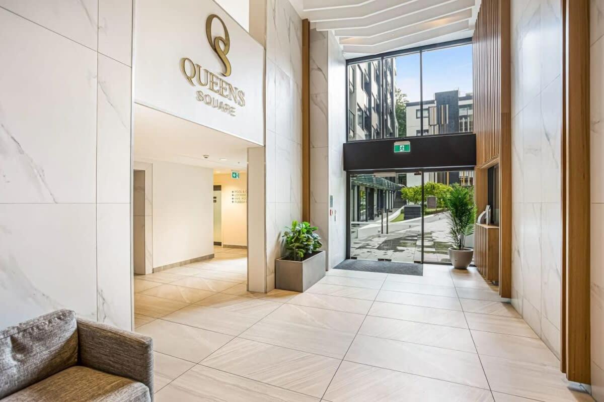 Cosy Two Bedroom With Balcony Pool And Gym Auckland