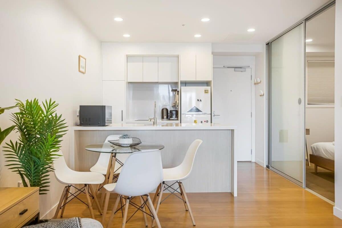 Cosy Two Bedroom With Balcony Pool And Gym * Auckland