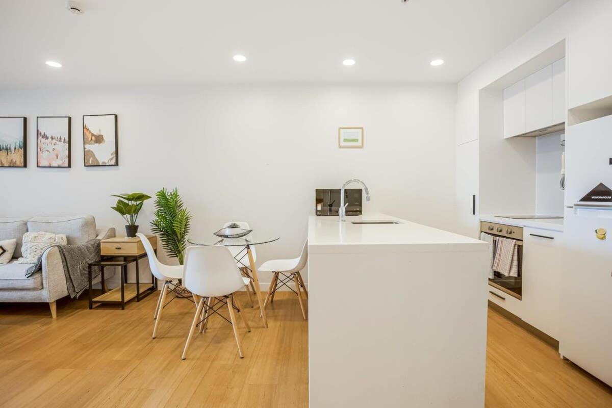 Cosy Two Bedroom With Balcony Pool And Gym * Auckland