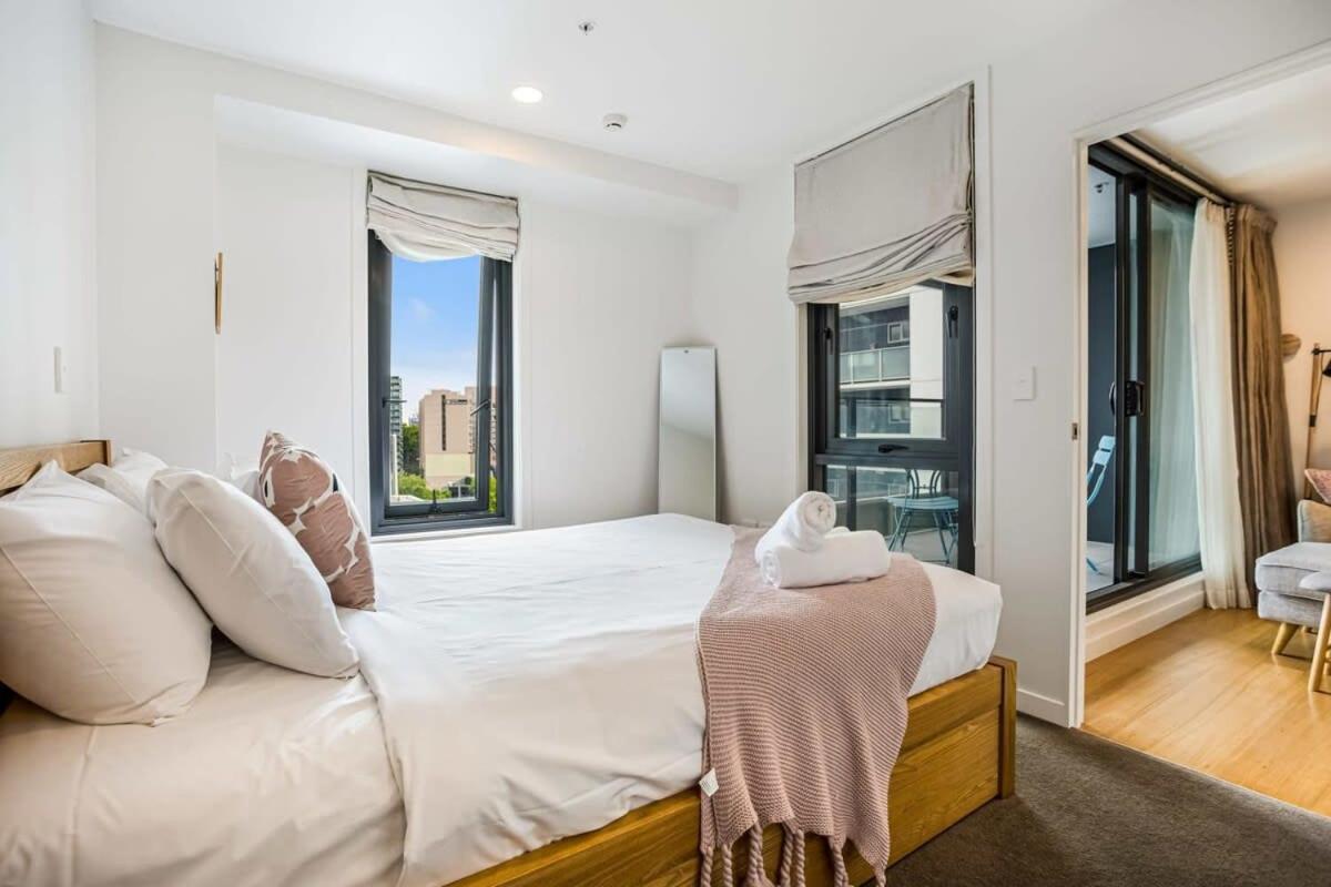 Cosy Two Bedroom With Balcony Pool And Gym *