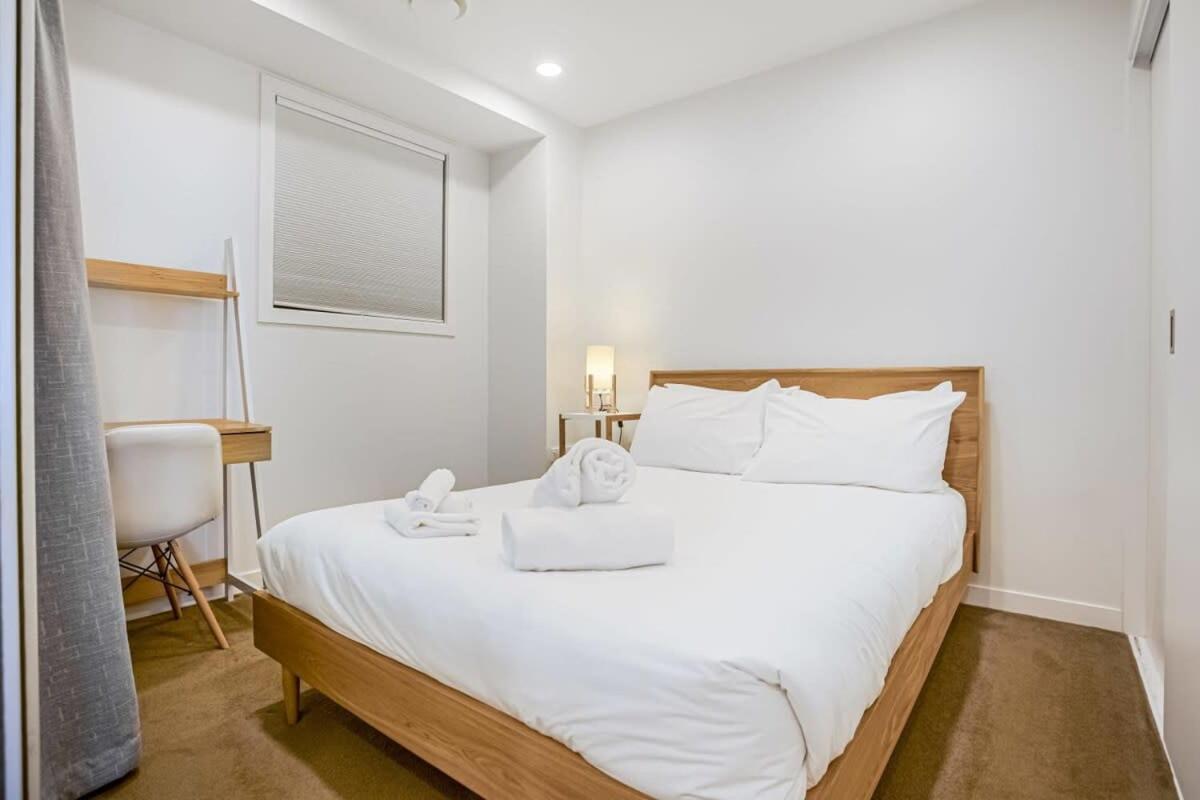 Cosy Two Bedroom With Balcony Pool And Gym Apartment Auckland