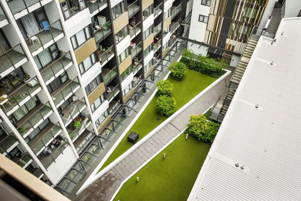 Cosy Two Bedroom With Balcony Pool And Gym Apartment Auckland