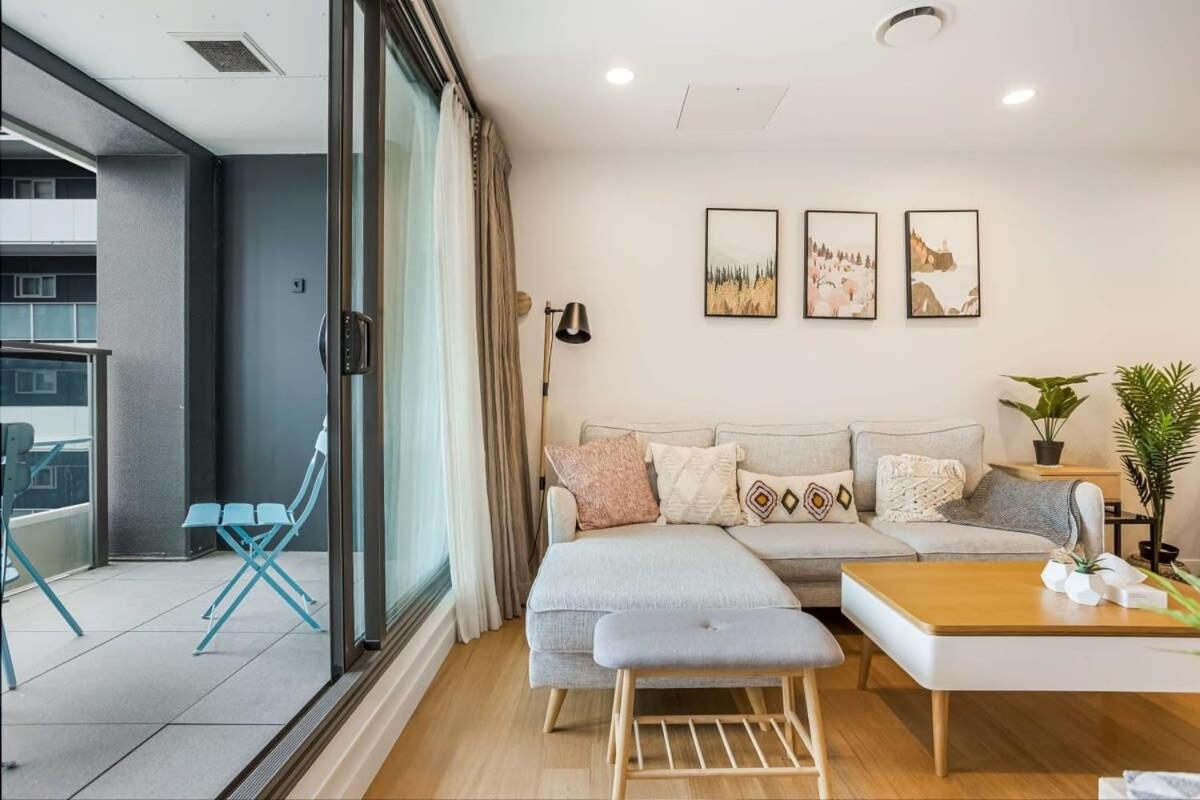 Cosy Two Bedroom With Balcony Pool And Gym *