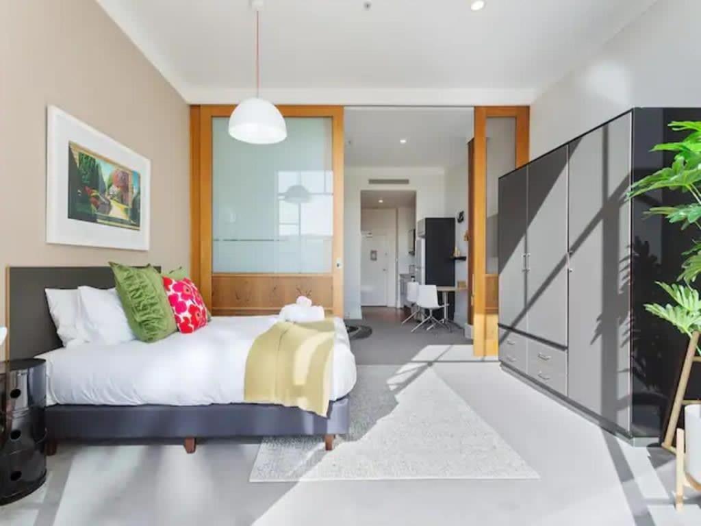 Lovely Bright With Balcony Pool And Gym Auckland