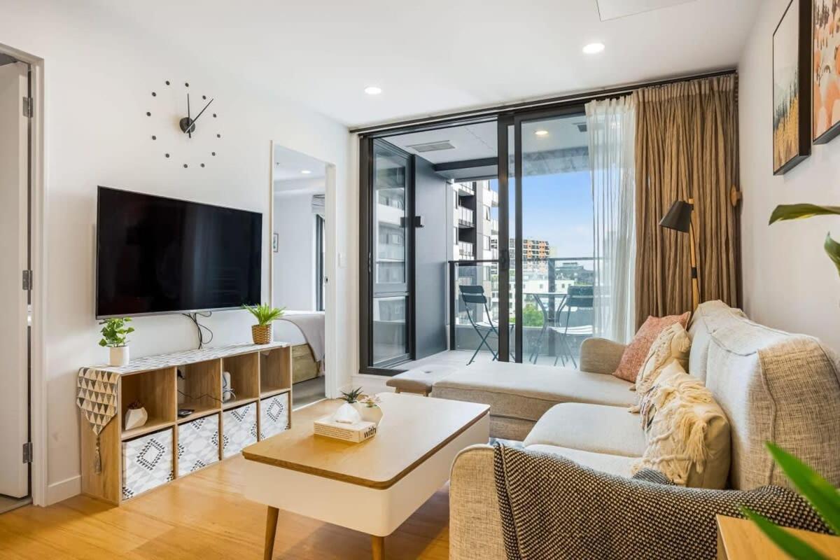 Cosy Two Bedroom With Balcony Pool And Gym Apartment Auckland