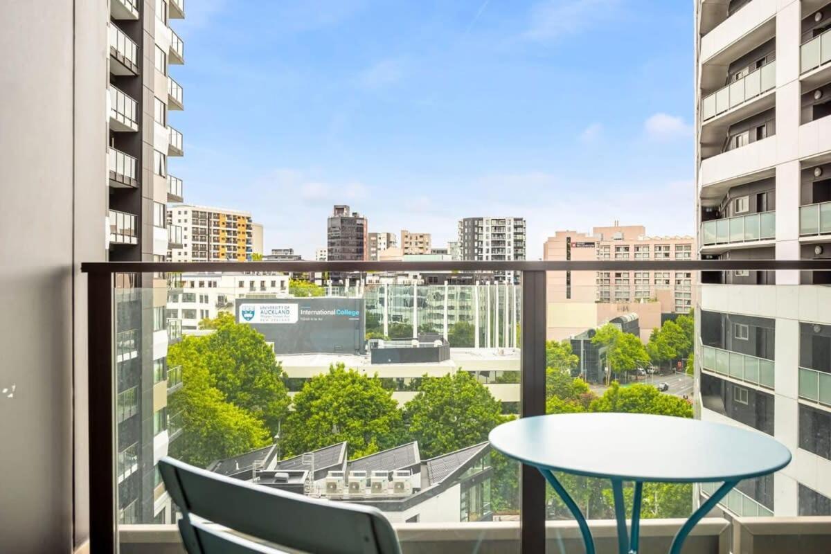 Apartment Cosy Two Bedroom With Balcony Pool And Gym Auckland