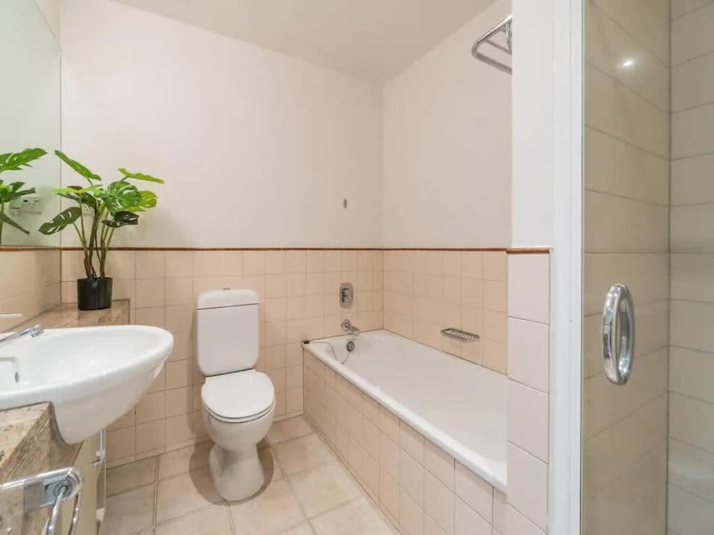 Spacious - Free Parking Gym And Pool Access Apartment Auckland