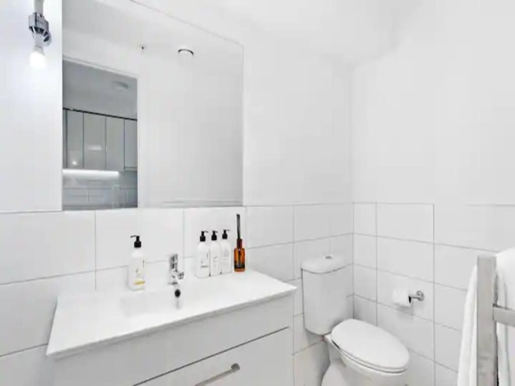 Modern With Remote Working Space Apartment *