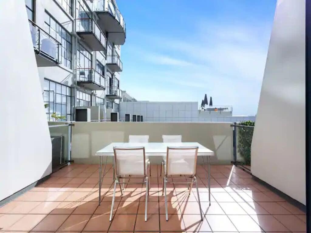Lovely Bright With Balcony Pool And Gym Auckland