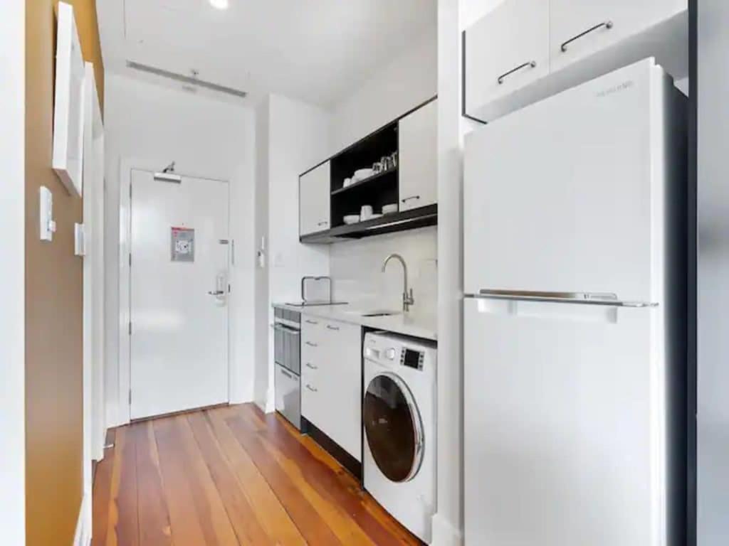 Apartment Lovely Bright With Balcony Pool And Gym *