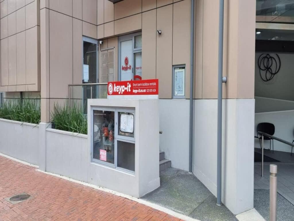 Modern With Remote Working Space Apartment Auckland