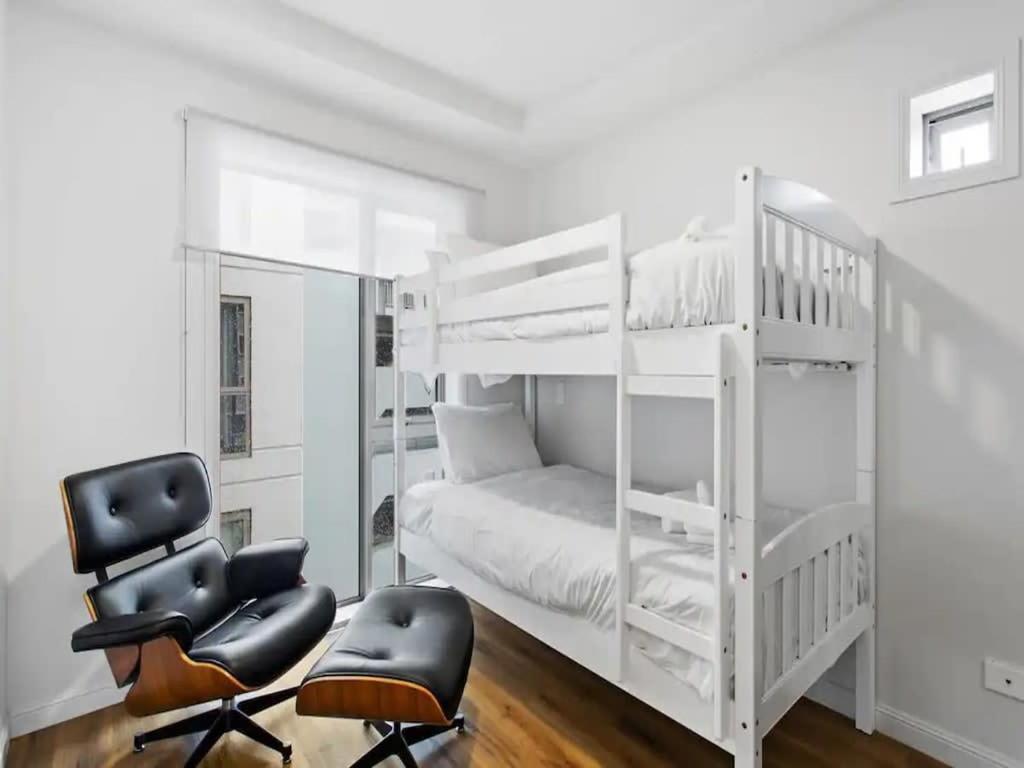 Modern With Remote Working Space * Auckland
