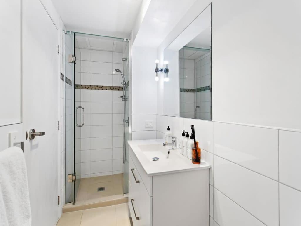 Modern With Remote Working Space Apartment Auckland