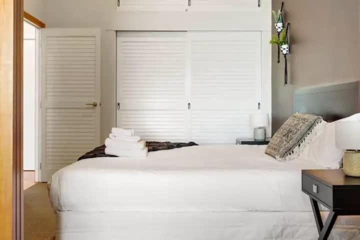 Relaxing Sea Wharf View *