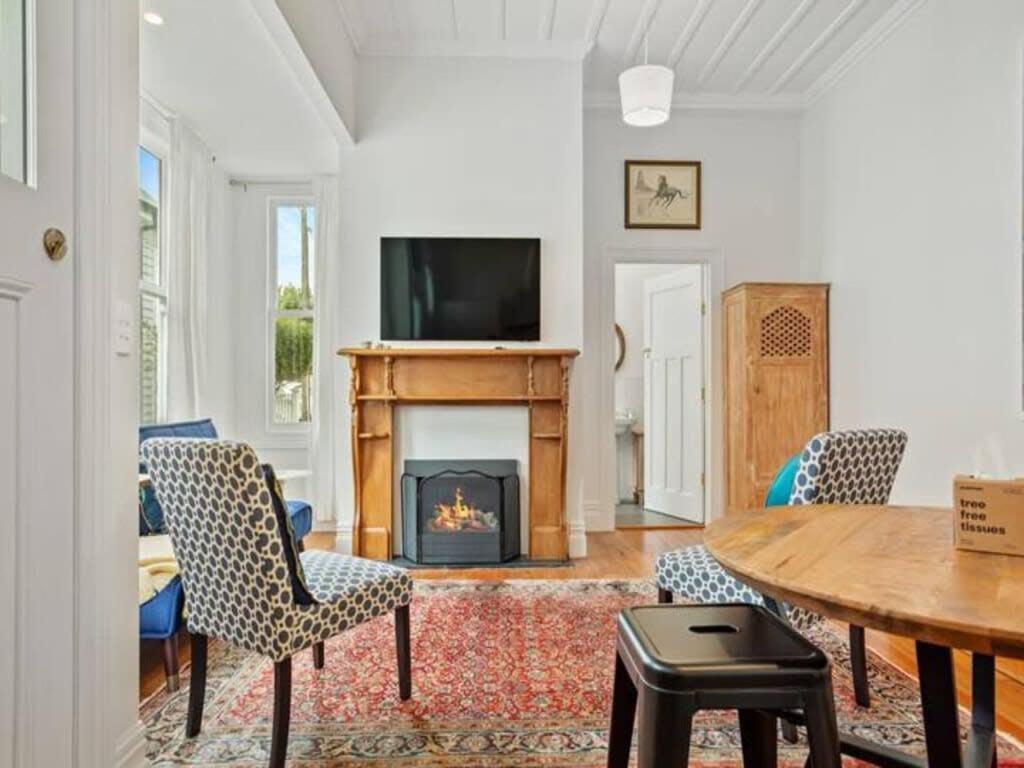 Cheerful 1 Bedroom With Free Parking Holiday home